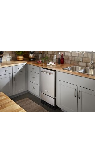 KitchenAid® 18'' Automatic Ice Maker with PrintShield™ Finish.