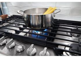 30-inch Gas Cooktop with 2-in-1 Hinged Grate to Griddle