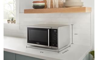 0.9 Cu. Ft. Capacity Countertop Microwave with 900 Watt Cooking Power