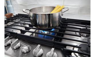 36-inch Gas Cooktop with EZ-2-Lift™ Hinged Cast-Iron Grates