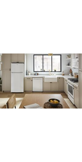 28-inch Wide Top-Freezer Refrigerator - 16.3 Cu. Ft.