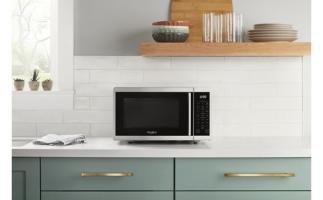 0.9 Cu. Ft. Capacity Countertop Microwave with 900 Watt Cooking Power