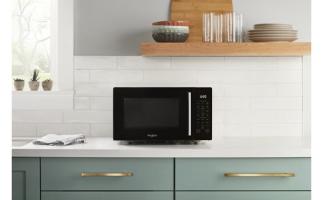 0.9 Cu. Ft. Capacity Countertop Microwave with 900 Watt Cooking Power