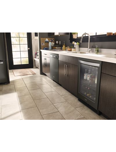 24-inch Wide Undercounter Beverage Center - 5.2 cu. ft.