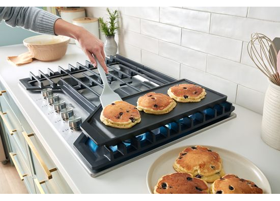 30-inch Gas Cooktop with 2-in-1 Hinged Grate to Griddle