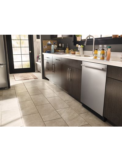 24-inch Wide Undercounter Refrigerator with Towel Bar Handle - 5.1 cu. ft.