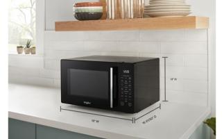 0.9 Cu. Ft. Capacity Countertop Microwave with 900 Watt Cooking Power