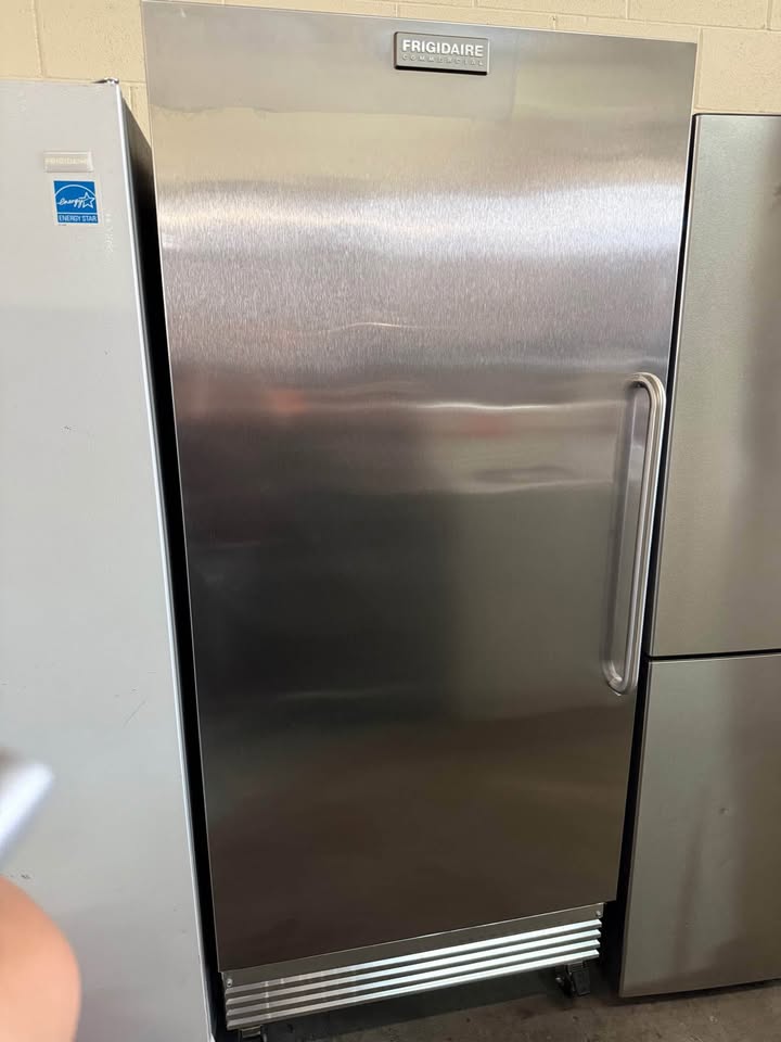 Frigidaire commercial fridge