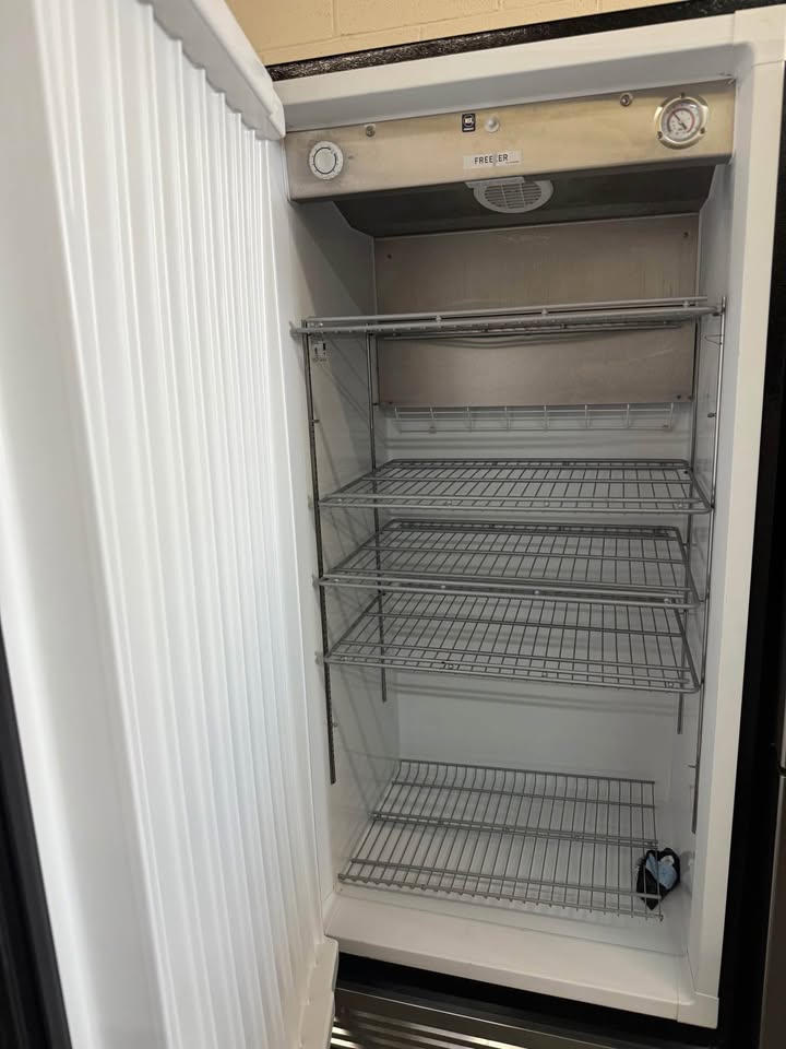 Frigidaire commercial fridge